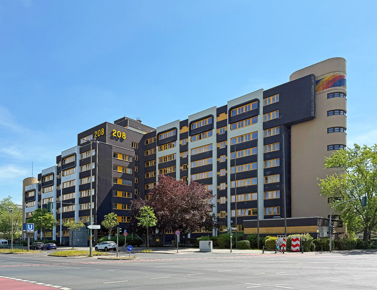 Finanzamt Reinickendorf: Blick von der Straße "Am Nordgraben", Mai 2025