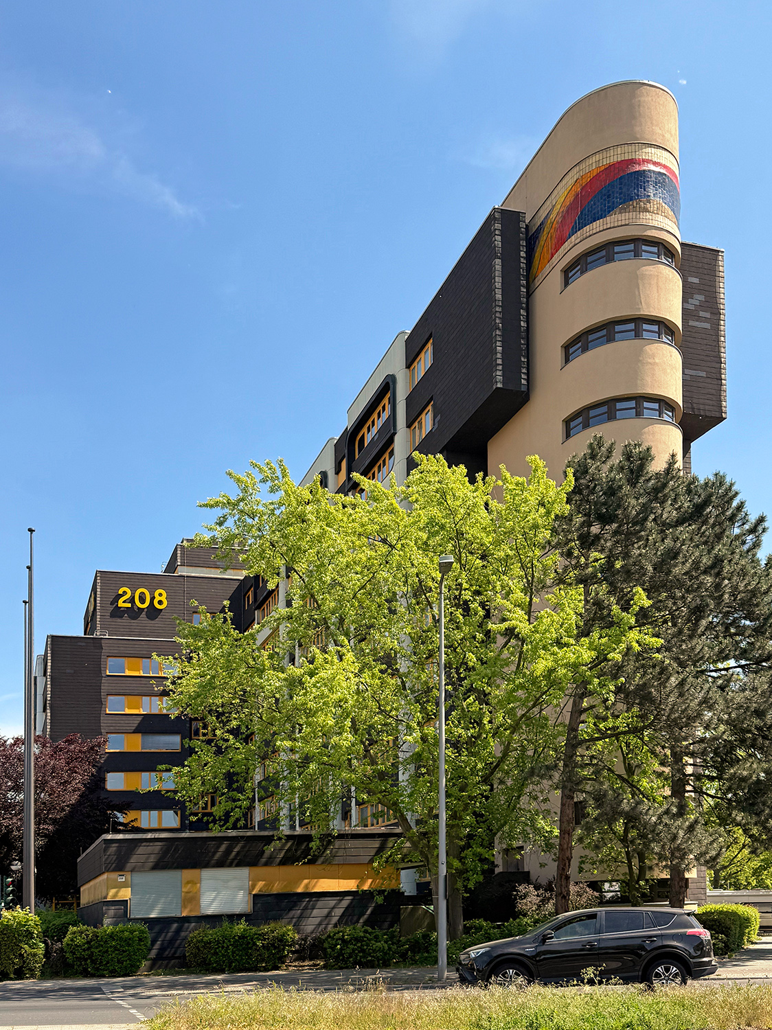 Finanzamt Reinickendorf: Blick von der Straße "Am Nordgraben", Mai 2025