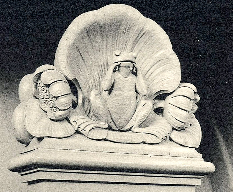 Holzskulptur 'Pfeifender Frosch' - Original v. Ernst Westphal 1901