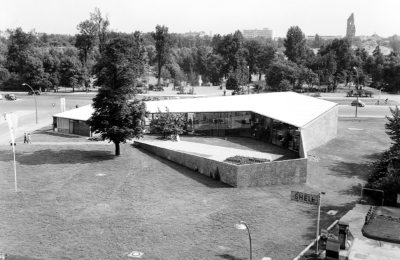 Blick über die Hofseite auf den Pavillon, Aufnahme 18. Juli 1957