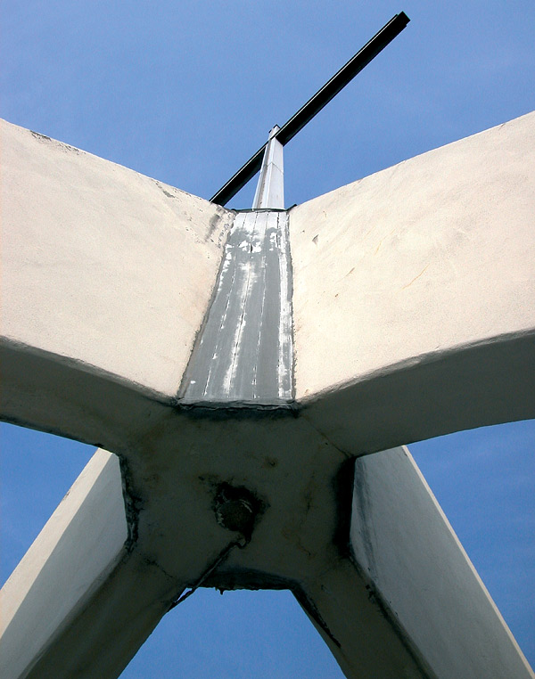 Blick in die Turmspitze (Stahl mit Aluminium bekleidet), 2006