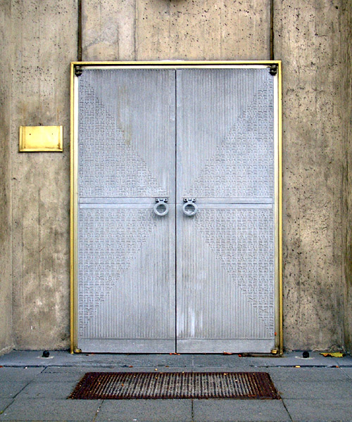 Haupteingangsportal aus eloxiertem Aluminium, Detail, 2006