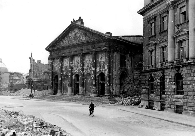 Nach Zerstörung im Zweiten Weltkrieg, 1946