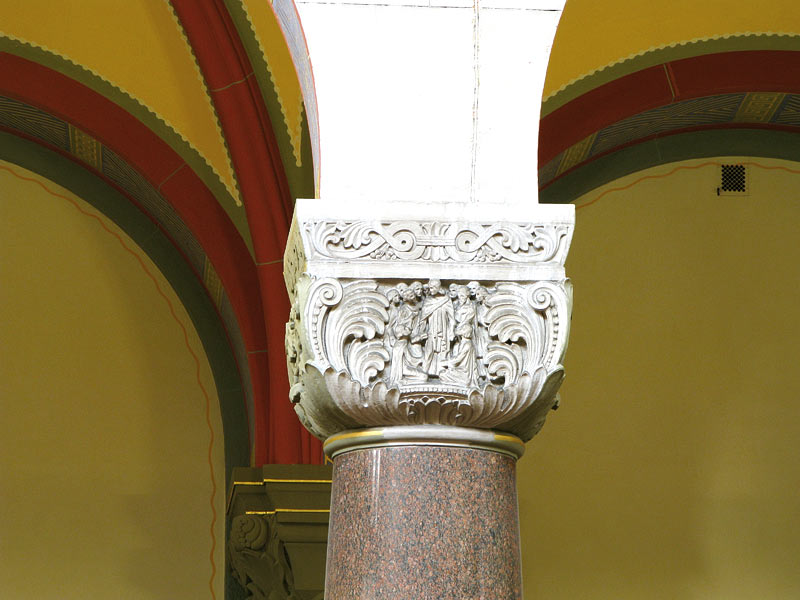 Säulenkapitell im Langhaus Detail 2009