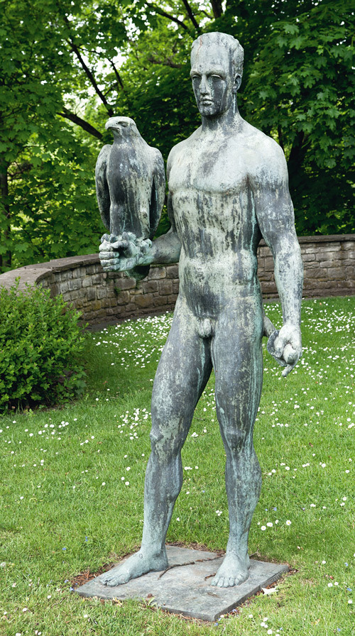 Bronzestatue "Falkner" von Bildhauer Paul Wynand, 2014