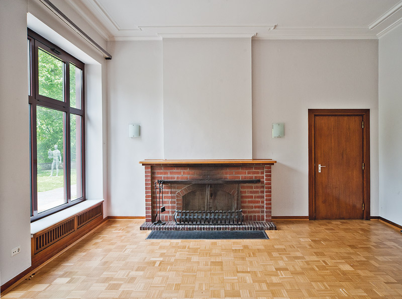 Innenansichten mit originalen Holzlaibungen und Türen, 2014