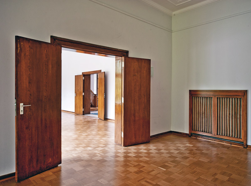 Innenansichten mit originalen Holzlaibungen und Türen, 2014