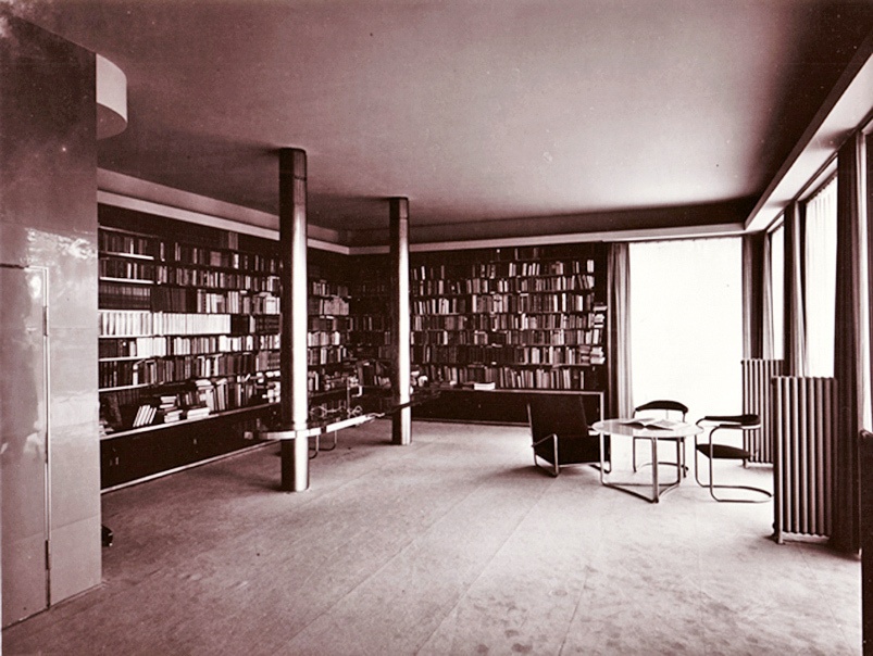 Wohnraum mit Bibliothek, 1939