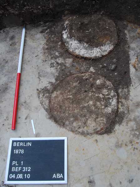 2010 Barocke Abfallgruben nördlich der Friedhofsmauer