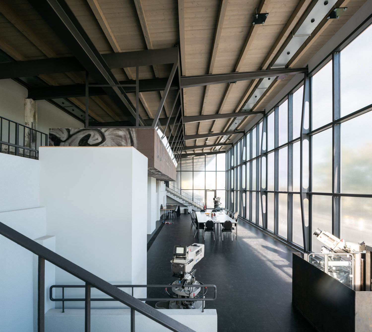 Avus-Tribüne nach der Sanierung