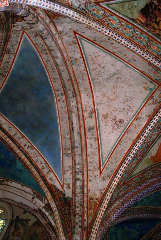 Die Gewölbekappe von Cimabue und die Gewölbekappe mit dem Sternenhimmel nach der Rekonstruktion