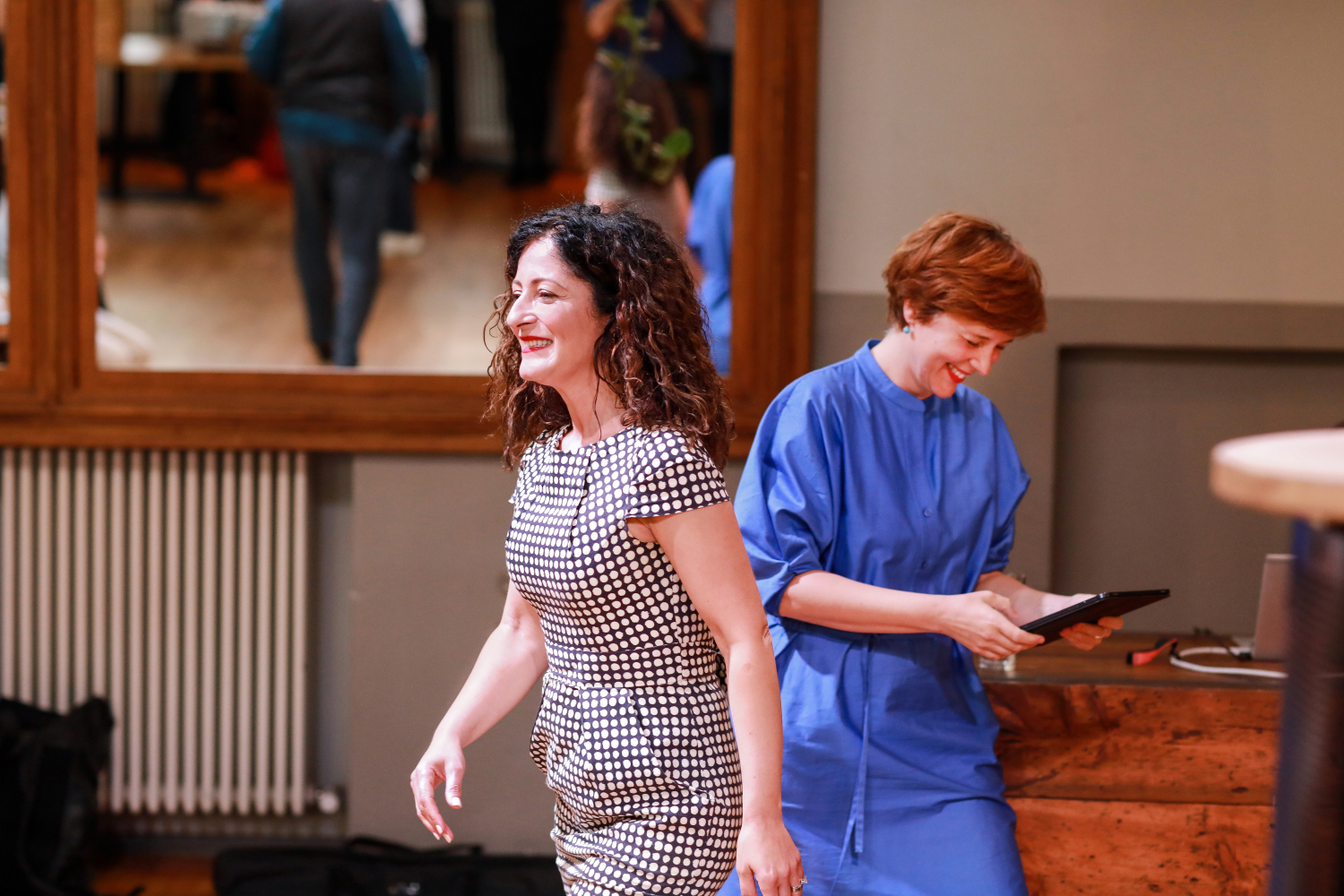 Senatorin Cansel Kiziltepe und die Integrationsbeauftragte Katarina Niewiedzial auf dem Sommerfest