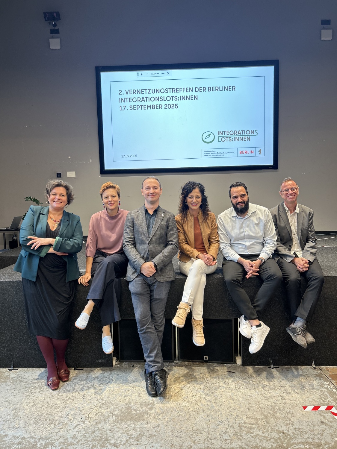 Gruppenfoto der Gastgeber:innen