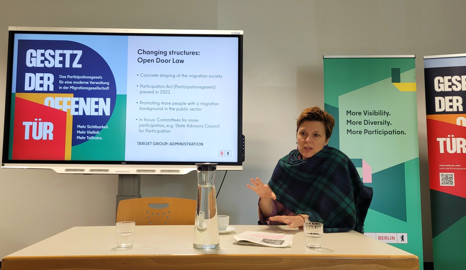 Eine Frau hält einen Vortrag