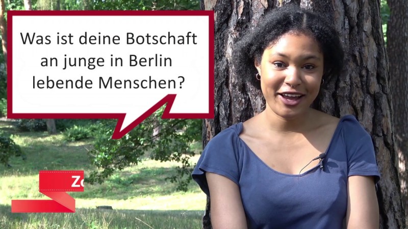 Portrait von Zoe Hagen mit Einblendung der Fragestellung: „Was ist deine Botschaft an junge in Berlin lebende Menschen?“