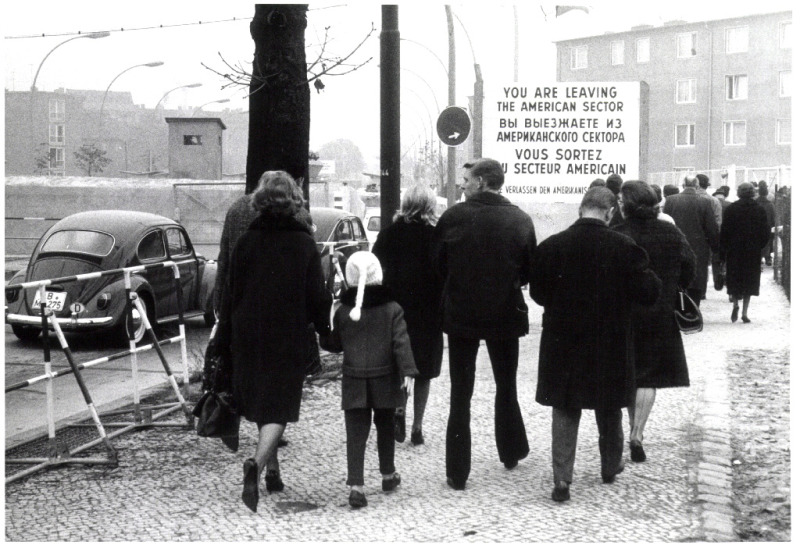 Grenzübergang Sonnenallee; Passierscheinaktion ab September 1964; Übergang für Passierscheininhaber nach Ost-Berlin