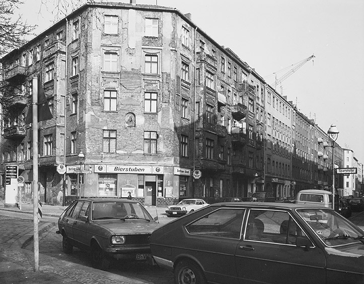 Burgsdorfstr. 7 - Ecke Sparrstraße, aus der Serie „Der Wedding 1983“