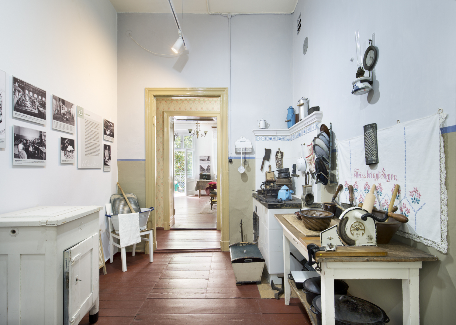 Ausstellung: Zimmermeister Brunzel baut ein Mietshaus - Küche