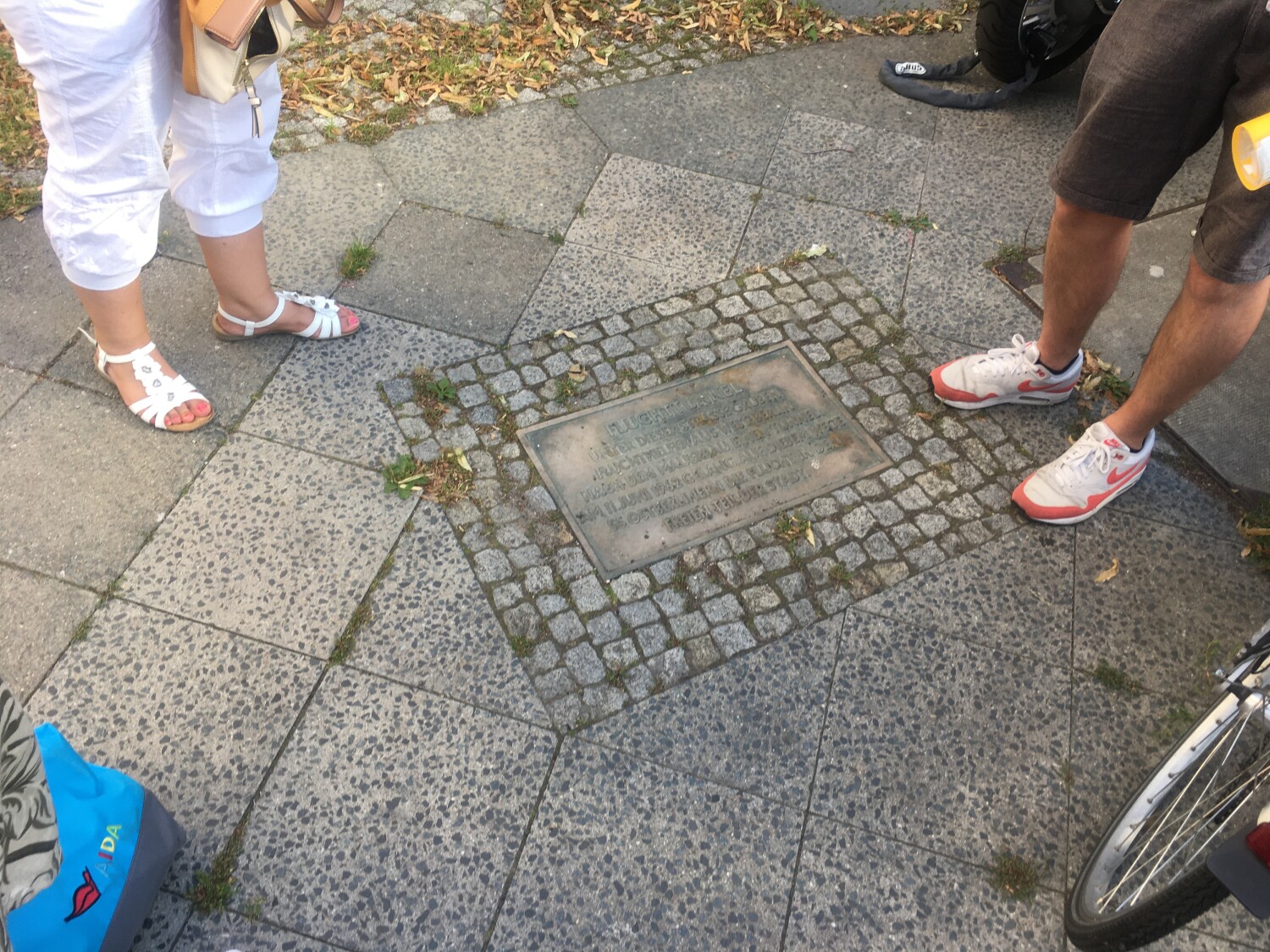 Mauerwalk: Gedenktafel Fluchttunnel