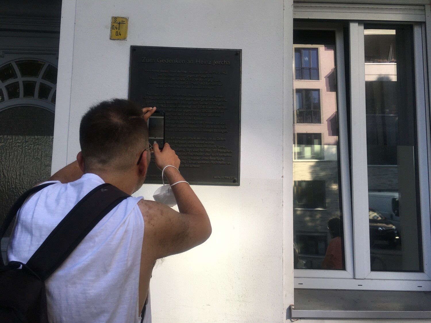 Mauerwalk: Gedenktafel Fluchttunnel Heidelbergerstraße