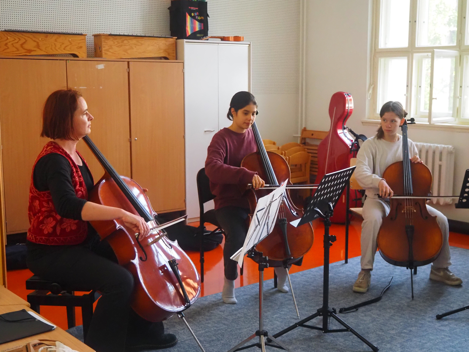 Spontanes Cello-Ensemble von Frau Weber