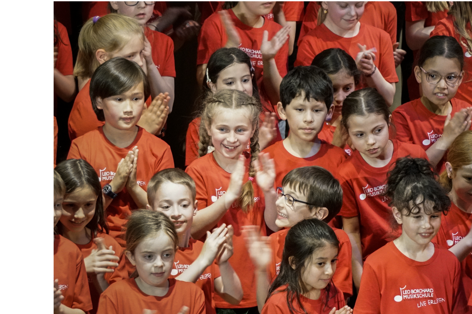 Kinder Klatschen und lachen