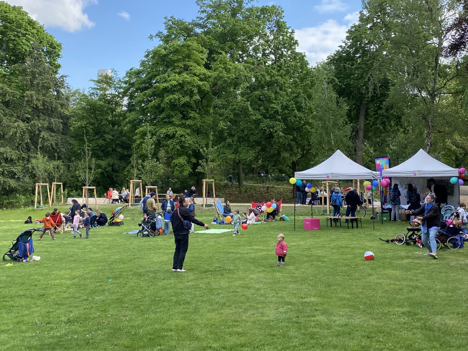 Spielen auf Wiese