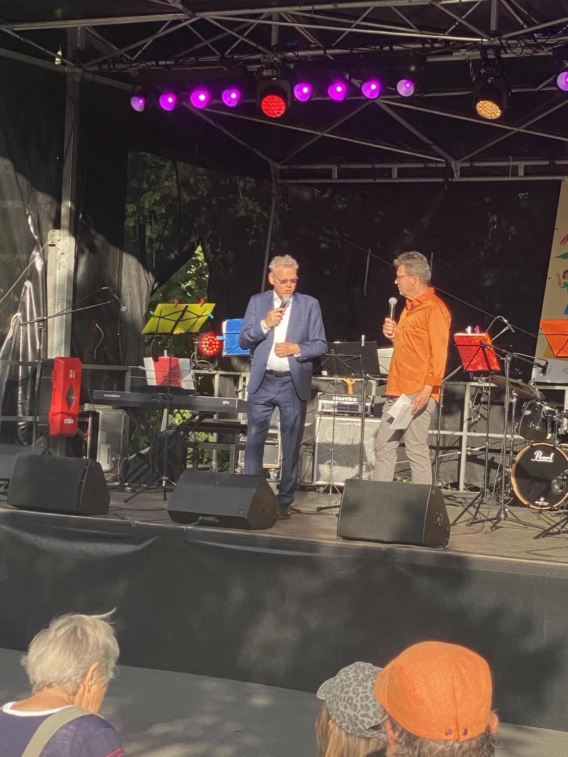Bezirksbürgermeister Oltmann mit Amtsleiter Bruns im Gespräch