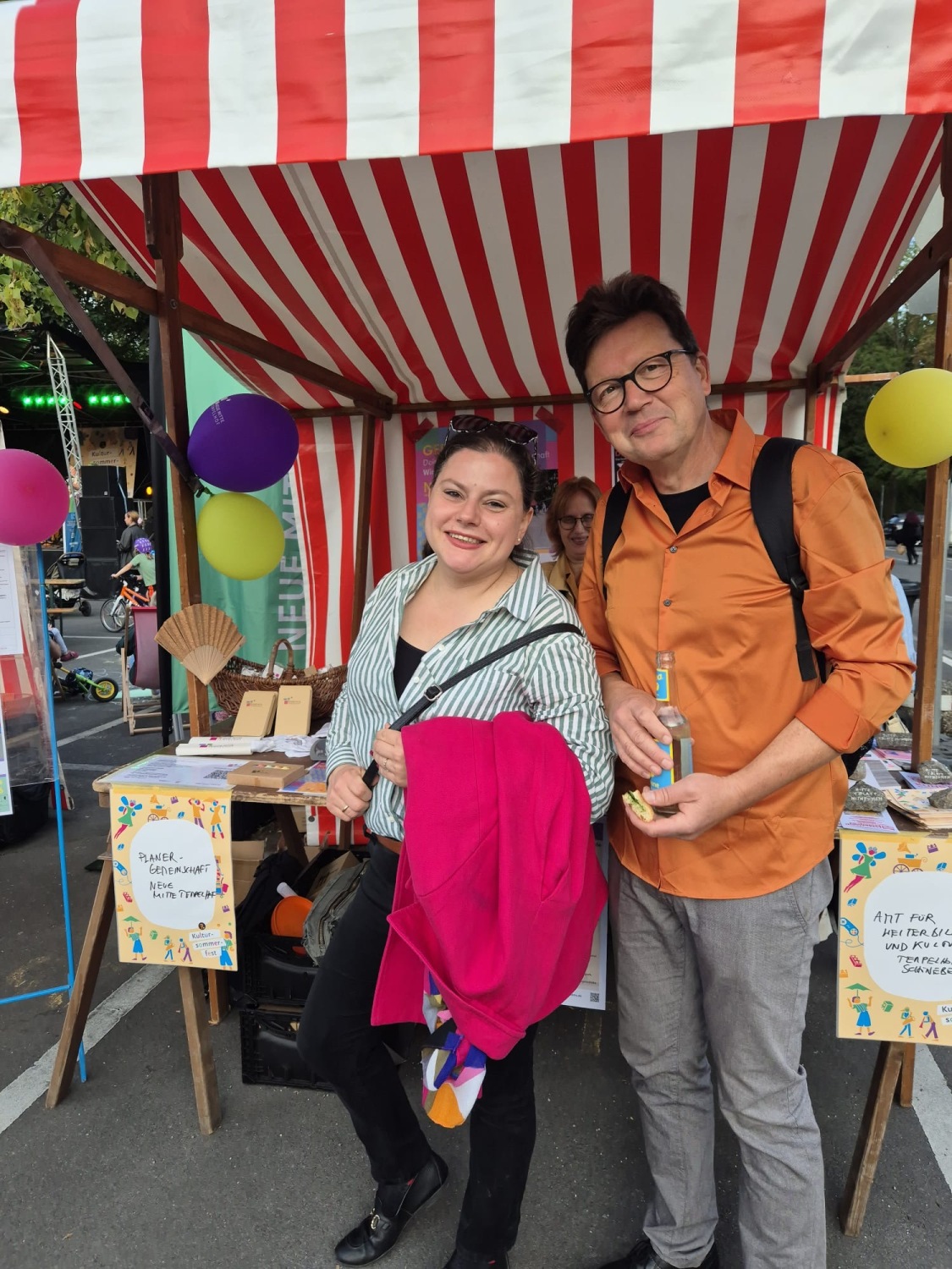 Stadträtin Eva Majewski Sparacino und Amtsleiter Stefan Bruns auf dem Kultursommerfest 2026