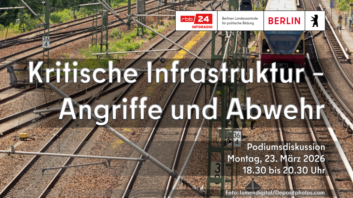 Veranstaltungstirel "Kritische Infrastruktur – Angriffe und Abwehr" mit Datum der Veranstaltung 23.03.2026 vor dem Foto einer Berliner S-Bahn-Trasse / oben die Logos von rbb24 Inforadio und der Landeszentrale