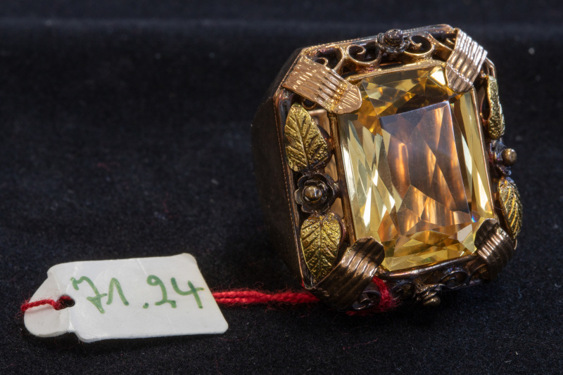 Ring, 585/f, Gelbgold, sehr groß mit gelbem Stein