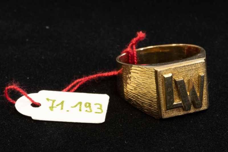 Ring, 585/f, Gelbgold, Initialen „LW“
