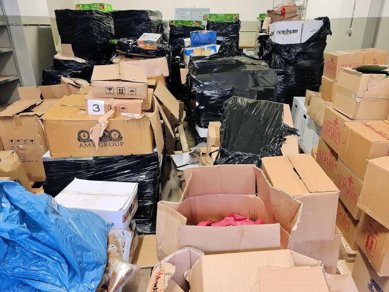 Kisten mit beschlagnahmten Tabak