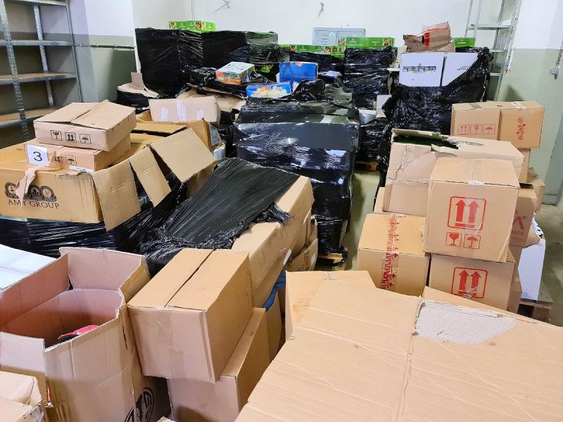 Kisten mit beschlagnahmten Tabak