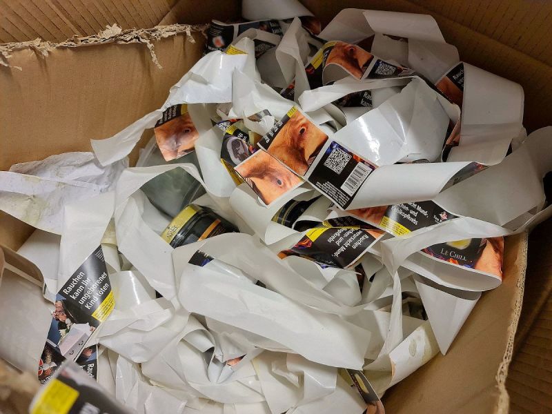 Tabakdosen mit Banderolen