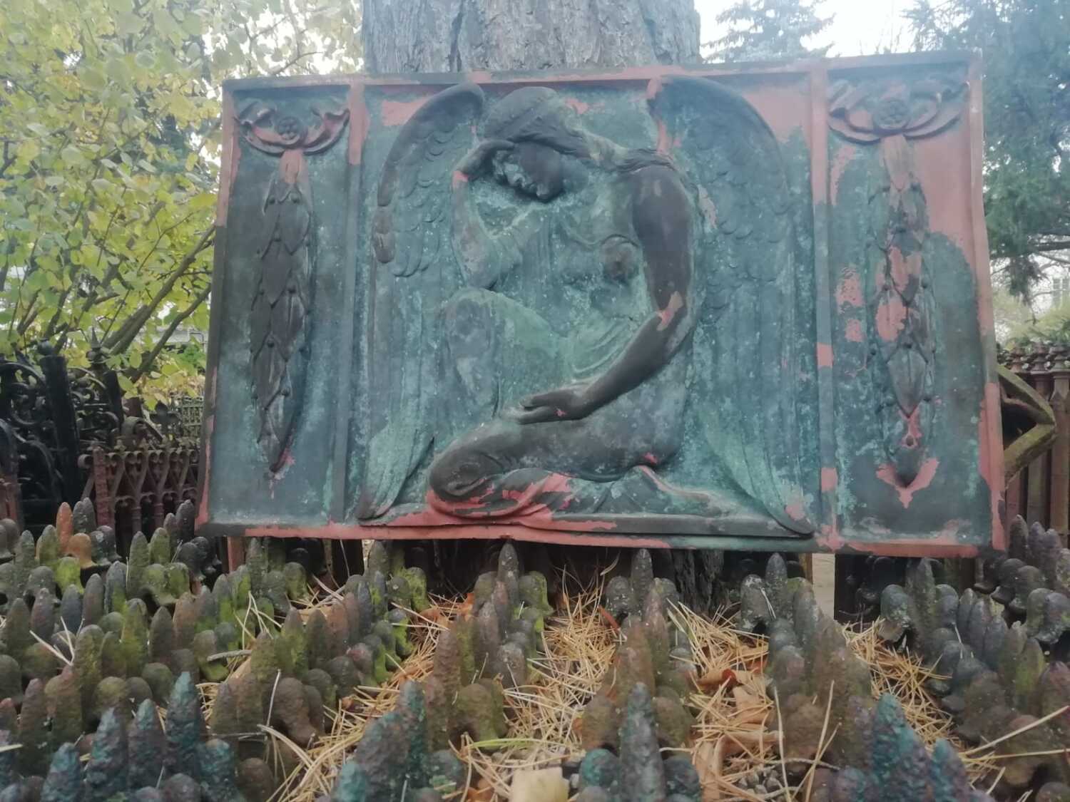 Reliefplatte kniender Engel groß