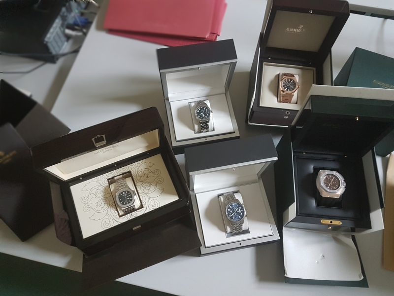 Gefälschte Uhren mit Boxen