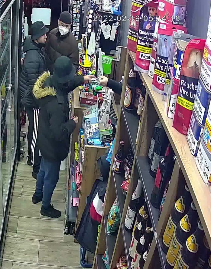 Tatverdächtige bei Einkauf