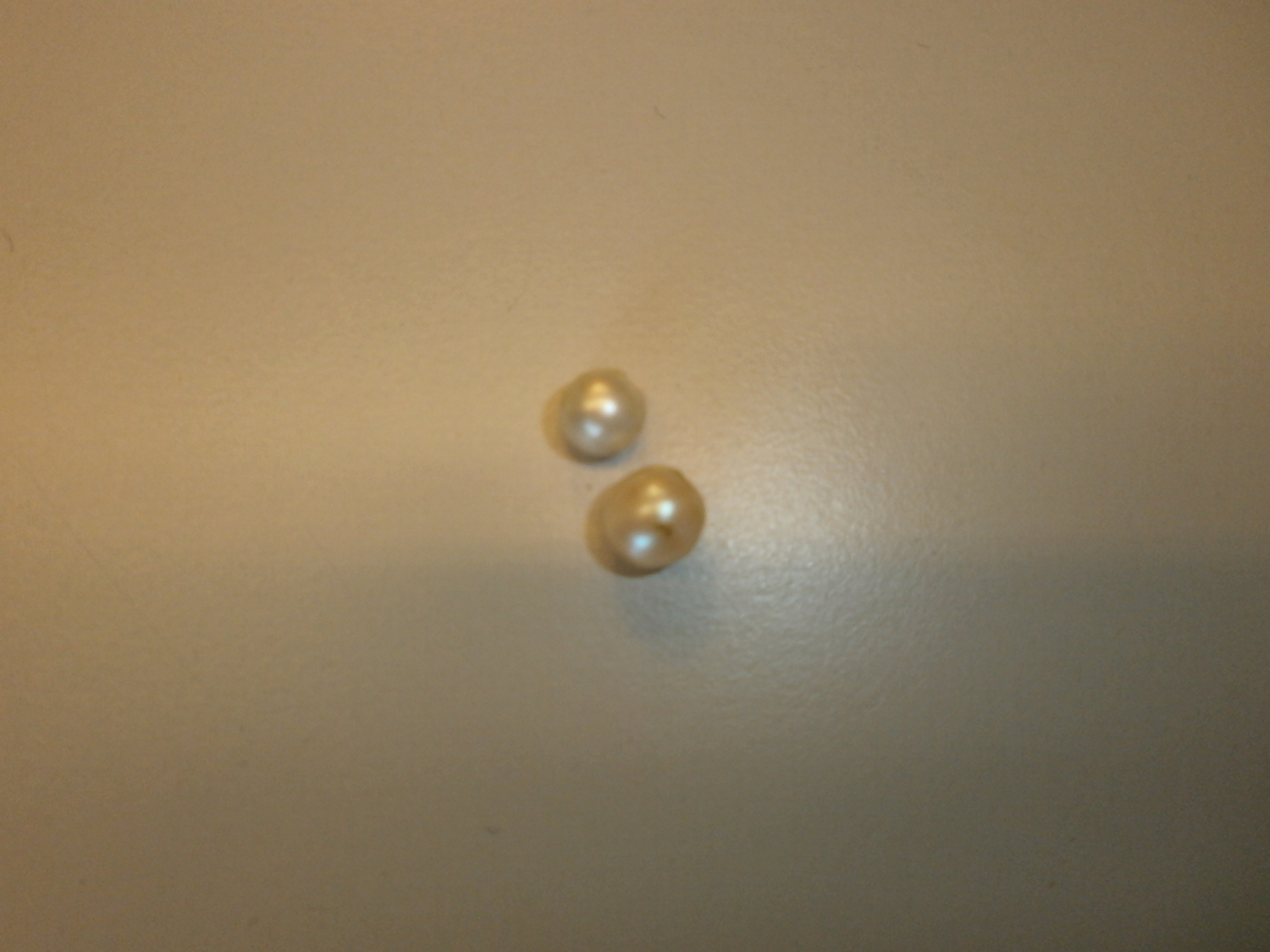 Zwei lose Perlen