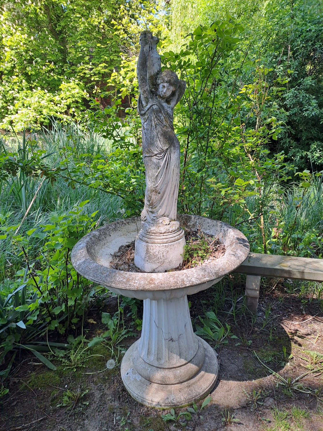 Skulptur mit Brunnen