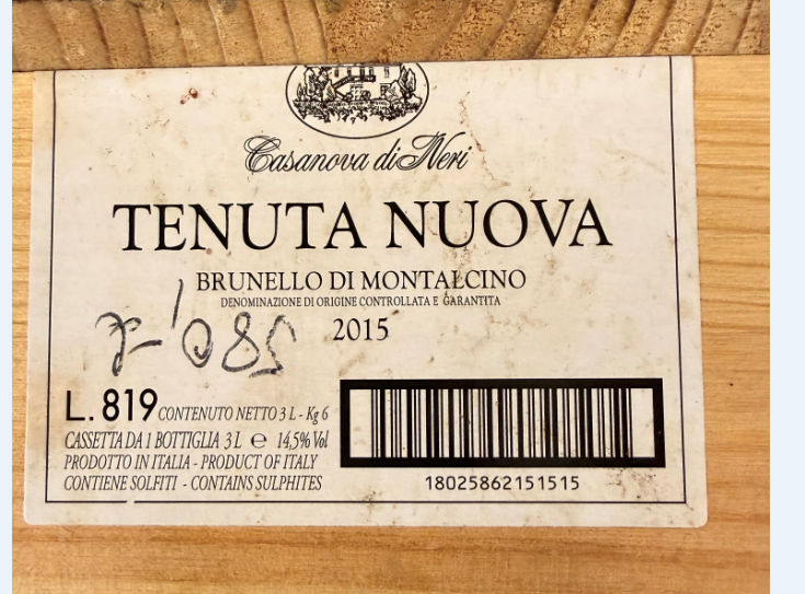 Weinaufbewahrungskiste mit der Aufschrift Tenuta Nuova