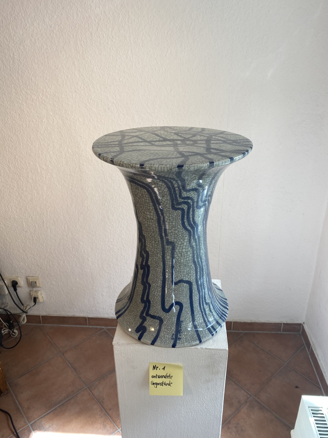 Porzellanhocker