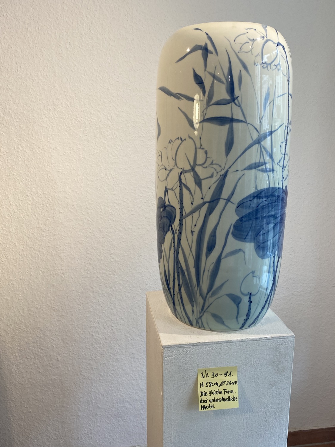 zylindrische Bodenvase, Höhe 58 cm