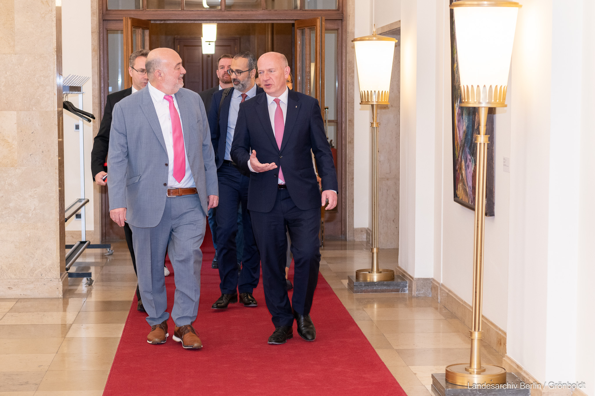 Antrittsbesuch des Isrealischen Botschafters, S.E. Hr. Prof. Ron Prosor beim Regierenden Bürgermeister Kai Wegner im Roten Rathaus.