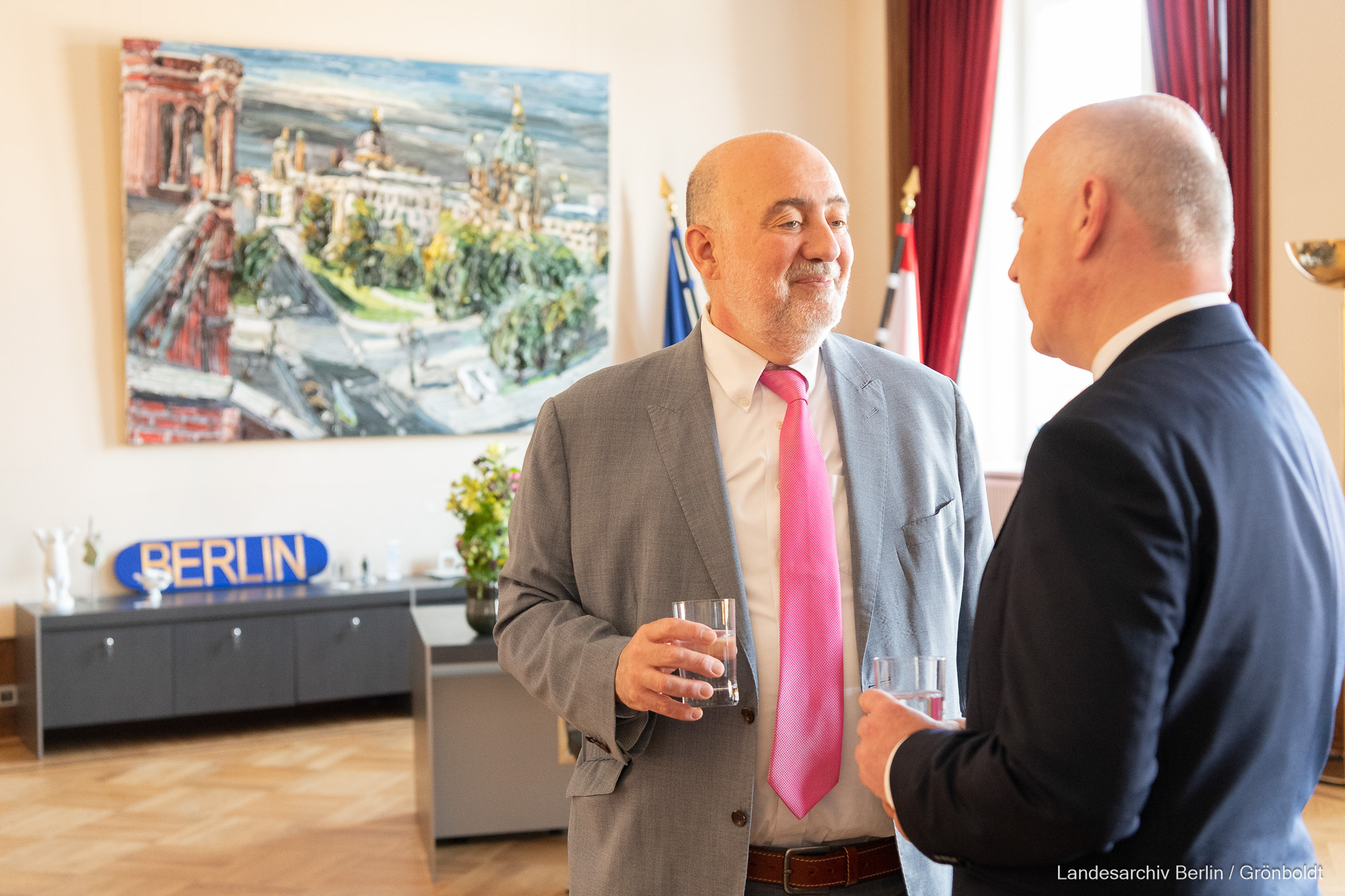 Antrittsbesuch des Isrealischen Botschafters, S.E. Hr. Prof. Ron Prosor beim Regierenden Bürgermeister Kai Wegner im Roten Rathaus.