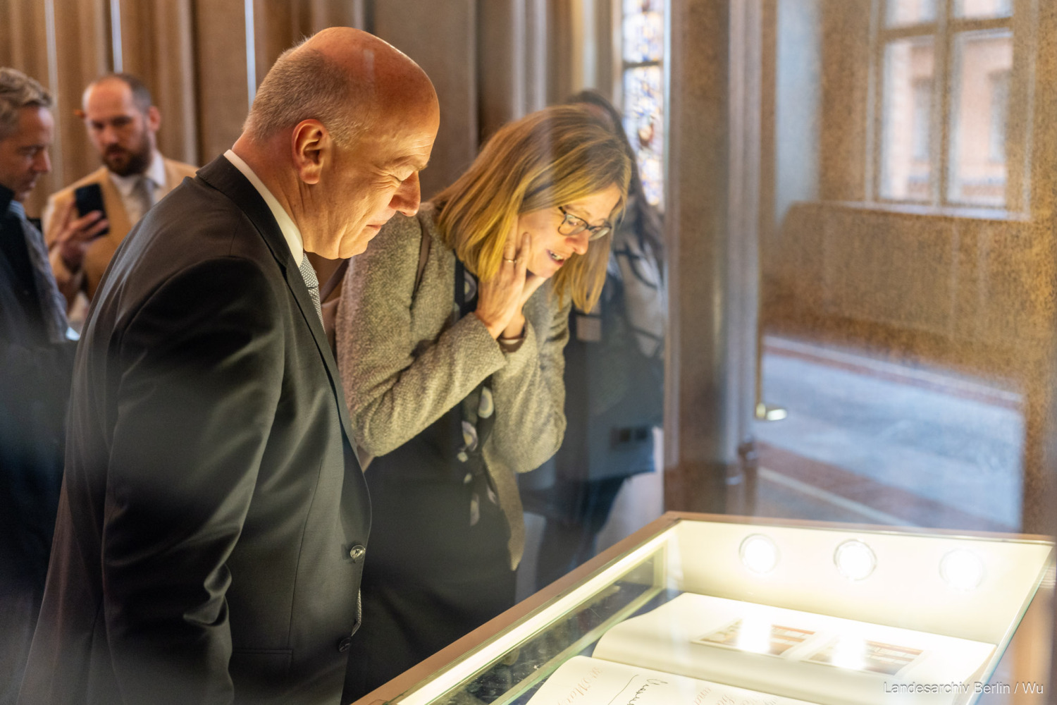 Enthüllung Baumplakette und Antrittsbesuch von Jill Gallard