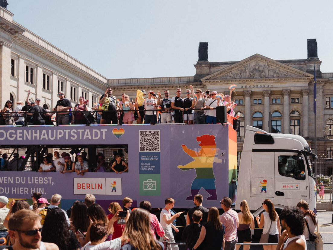Wagen des Landes Berlin auf dem CSD 2026