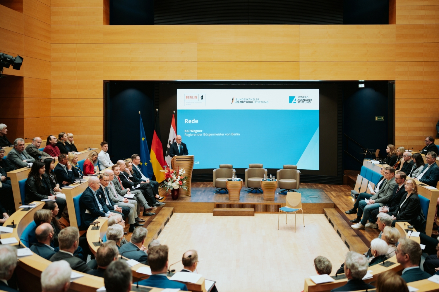 Ansicht Kai Wegner hält eine Rede in der Akademie der Konrad-Adenauer-Stiftung e.V.