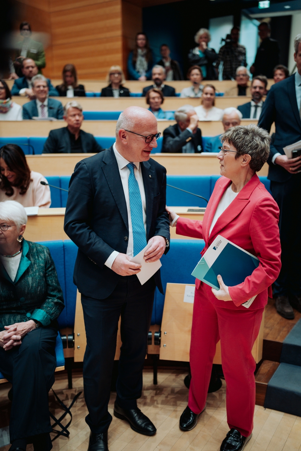 Ansicht Kai Wegner und Annegret-Kramp-Karrenbauer im Gespräch