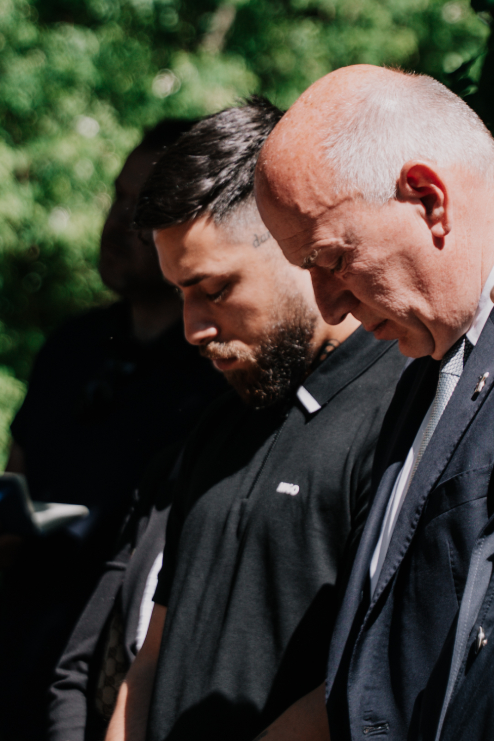 Ansicht Kai Wegner und Can Sürücü während einer Schweigeminute für Hatun Sürücü